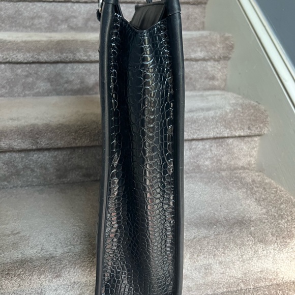 Targus Crocodile Embossed Computer Bag - Picture 5 of 7
